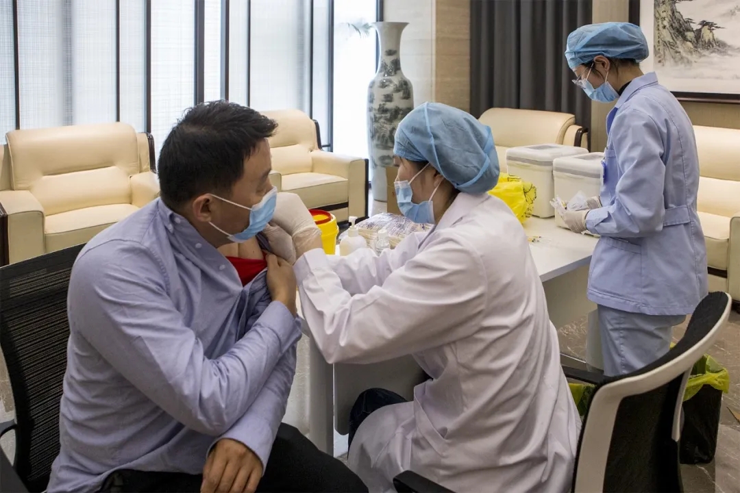 疫苗接種進(jìn)企業(yè)，貼心服務(wù)暖人心